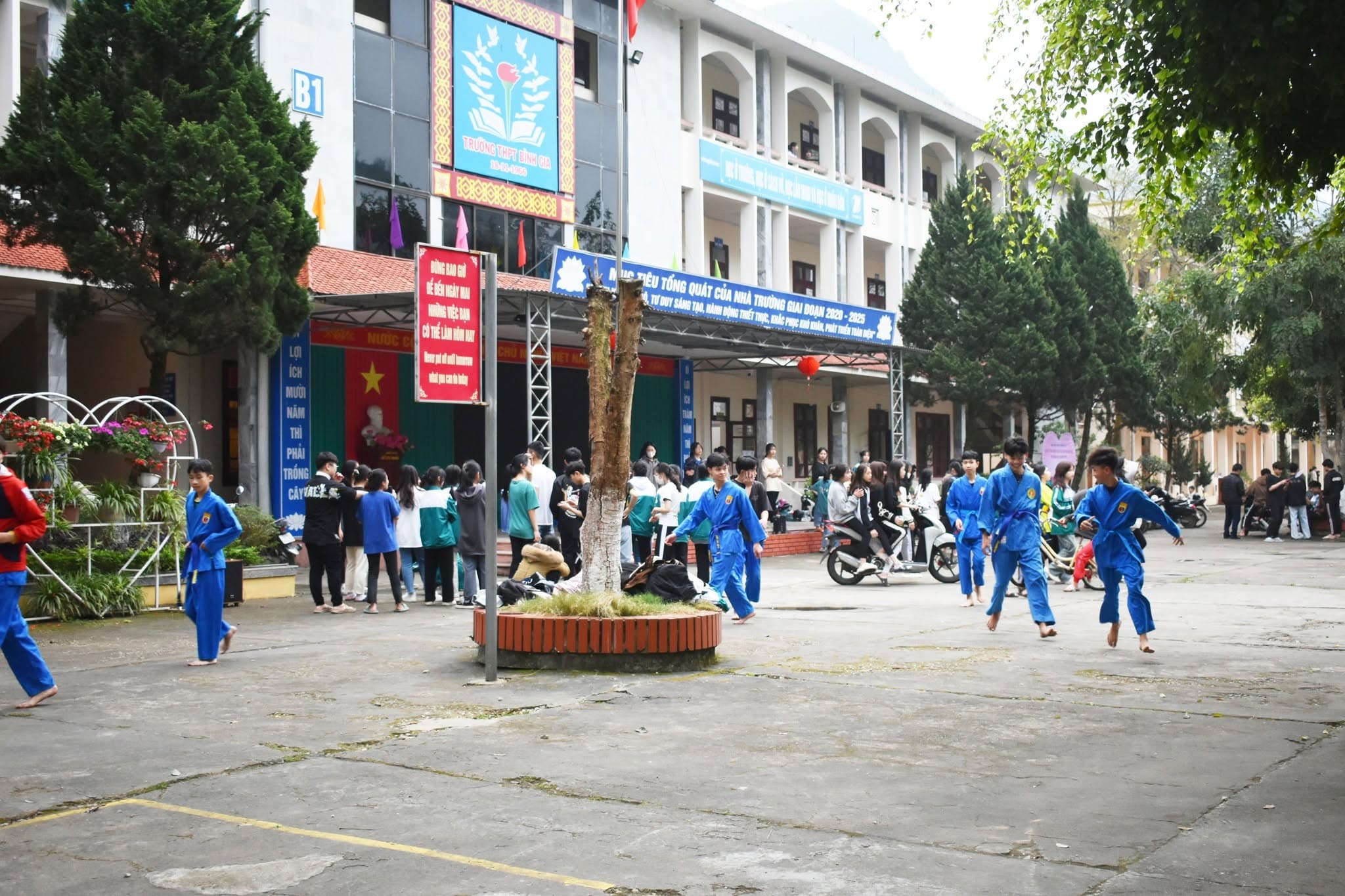 Trường THPT Bình Gia